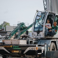 tag-des-schweizer-holzes-kran-demonstration-2025-blumer-lehmann