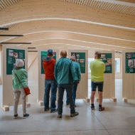 tag-des-schweizer-holzes-offener-tag-ausstellung-informationswaende-2025-blumer-lehmann