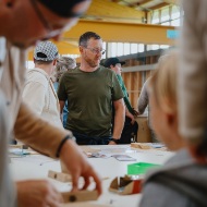 tag-des-schweizer-holzes-offener-tag-handwerk-mitmachstation-2025-blumer-lehmann