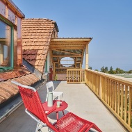 Terrasse der Dachwohnung mit Gartenmöblierung<br/><br/>