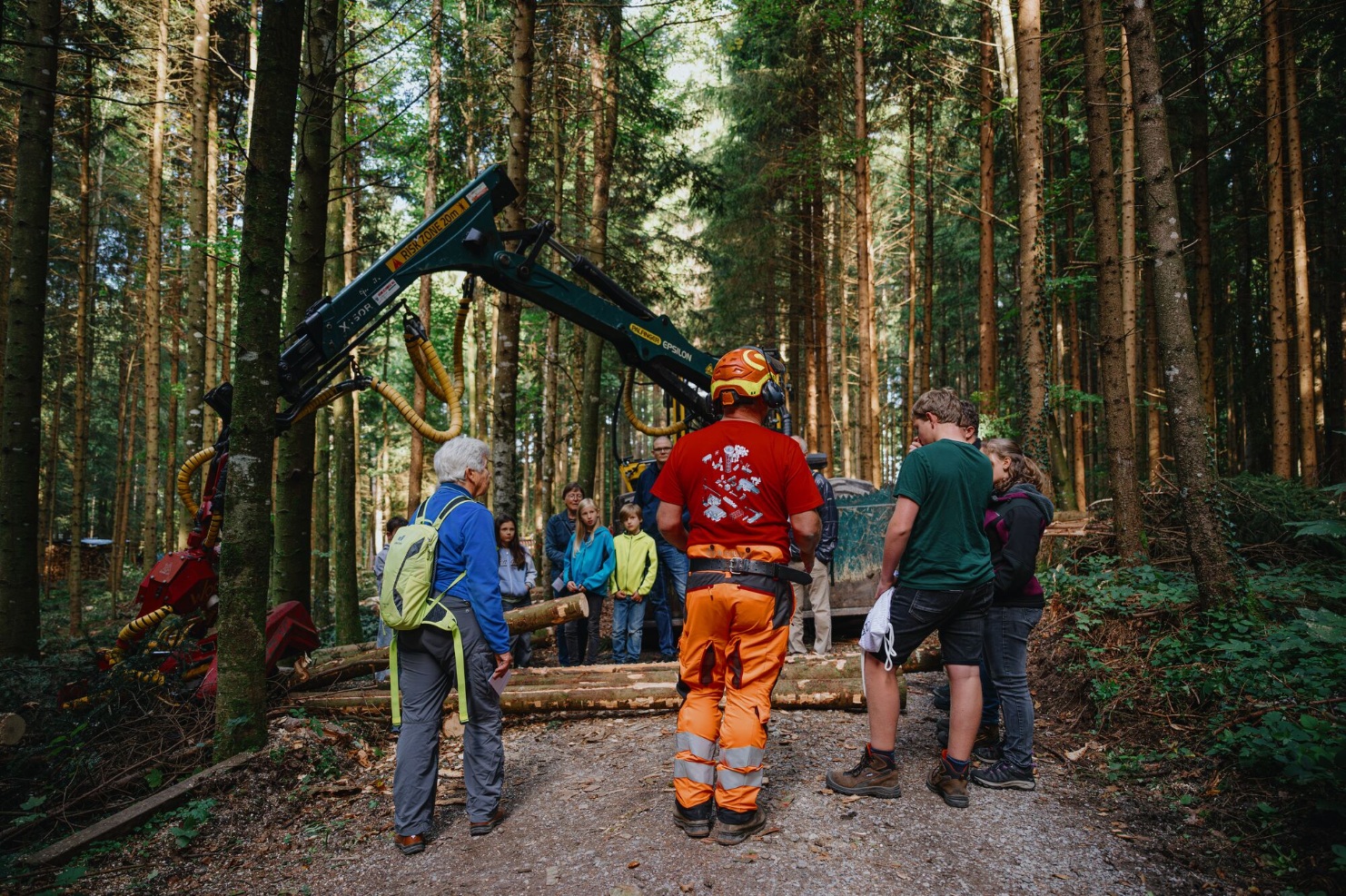 tag-des-schweizer-holzes-forstvorfuehrung-2025-blumer-lehmann