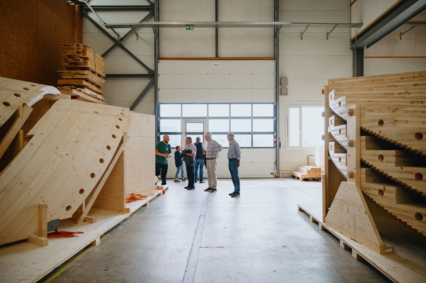 tag-des-schweizer-holzes-holzbauteile-fuehrung-2025-blumer-lehmann