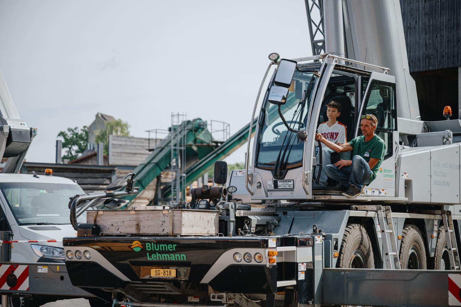 tag-des-schweizer-holzes-kran-demonstration-2025-blumer-lehmann