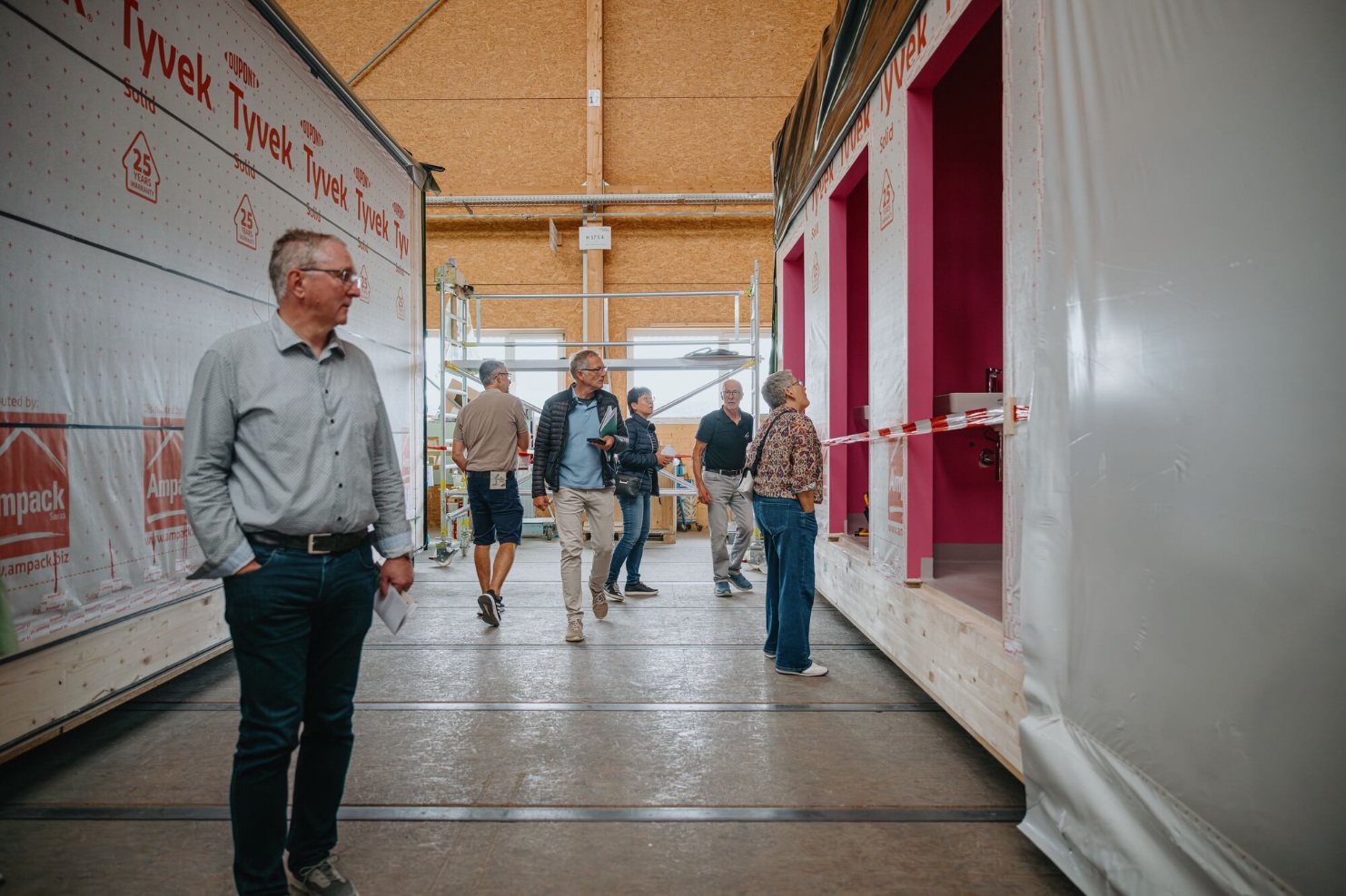 tag-des-schweizer-holzes-modulbau-besichtigung-2025-blumer-lehmann