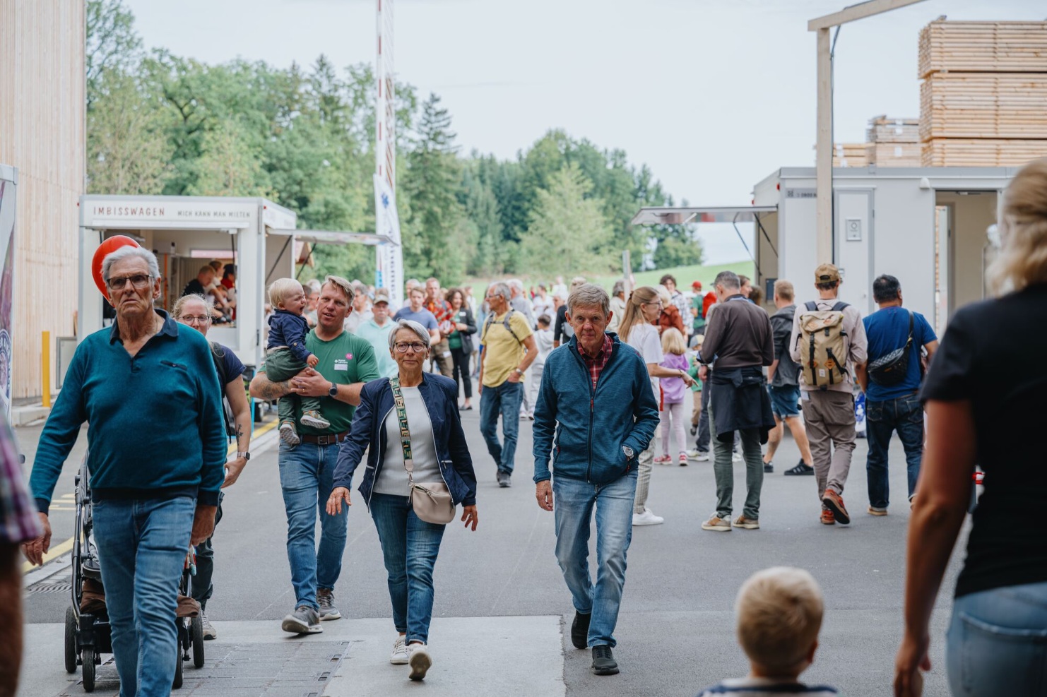 tag-des-schweizer-holzes-offener-tag-besucheraufkommen-2025-blumer-lehmann