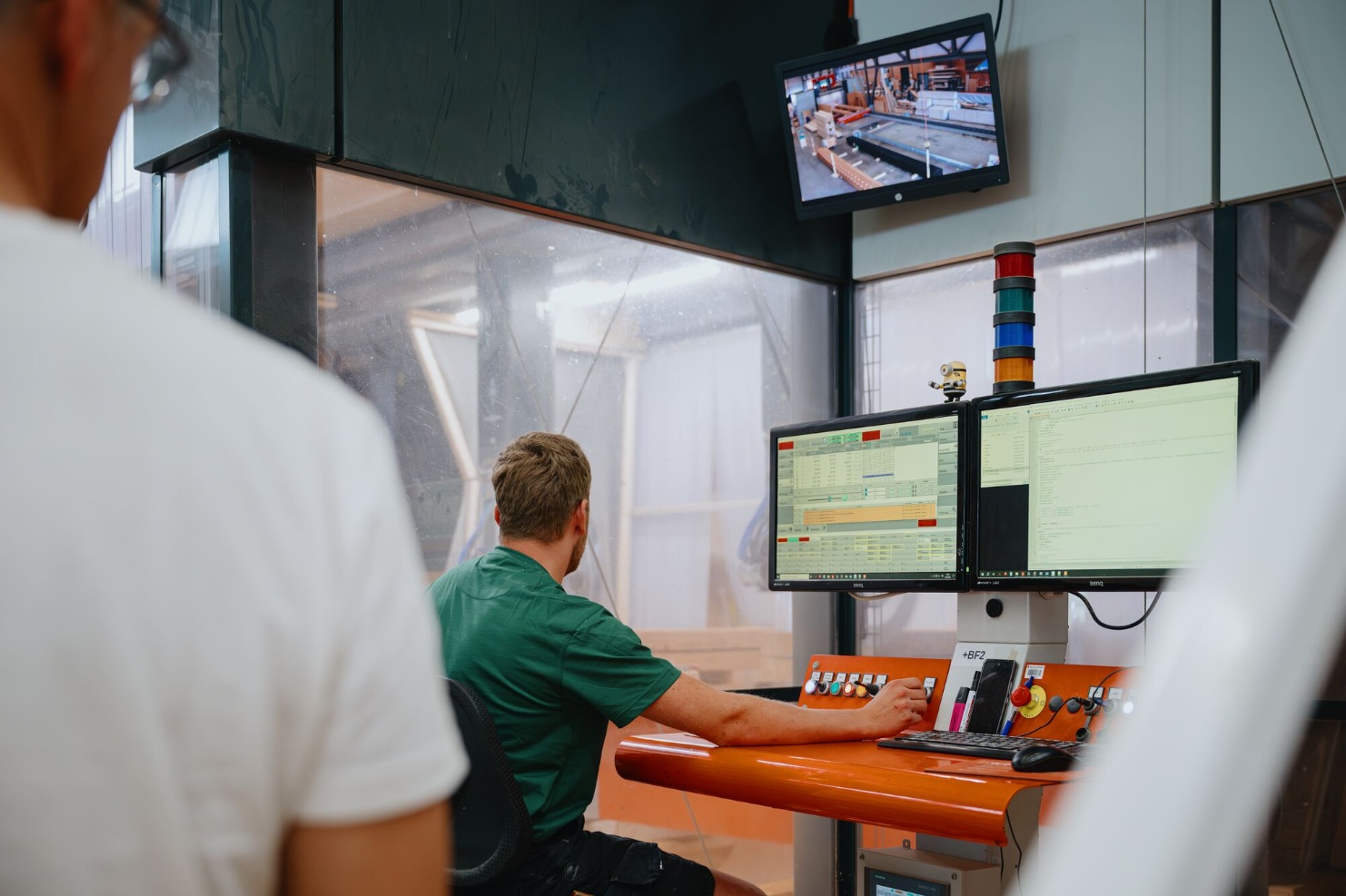 tag-des-schweizer-holzes-offener-tag-digitalsteuerung-produktion-2025-blumer-lehmann