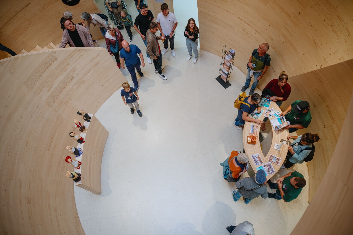 tag-des-schweizer-holzes-offener-tag-empfangsbereich-2025-blumer-lehmann