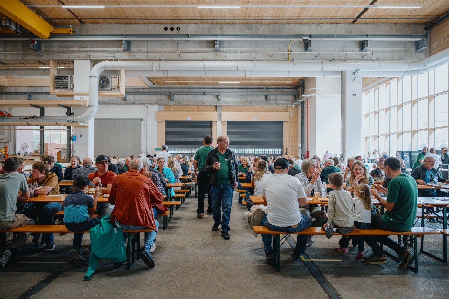 tag-des-schweizer-holzes-offener-tag-festhalle-gemeinschaft-2025-blumer-lehmann