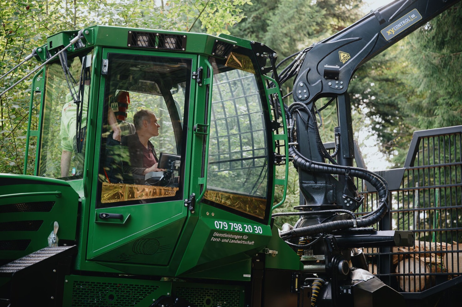 tag-des-schweizer-holzes-offener-tag-forstmaschine-2025-blumer-lehmann