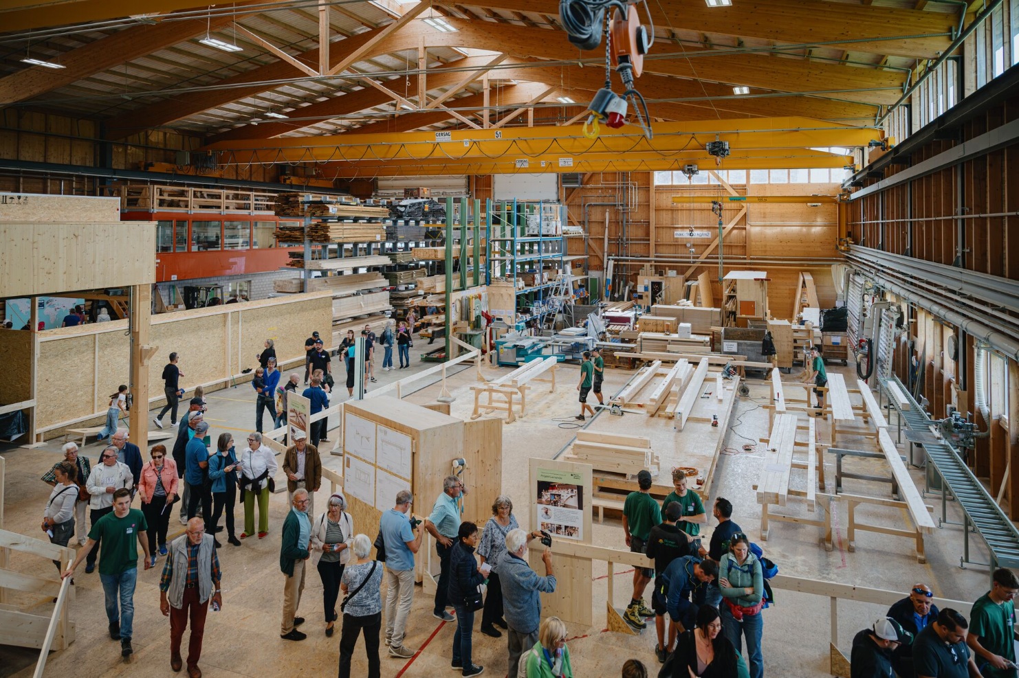 tag-des-schweizer-holzes-offener-tag-holzbauwerkstatt-2025-blumer-lehmann