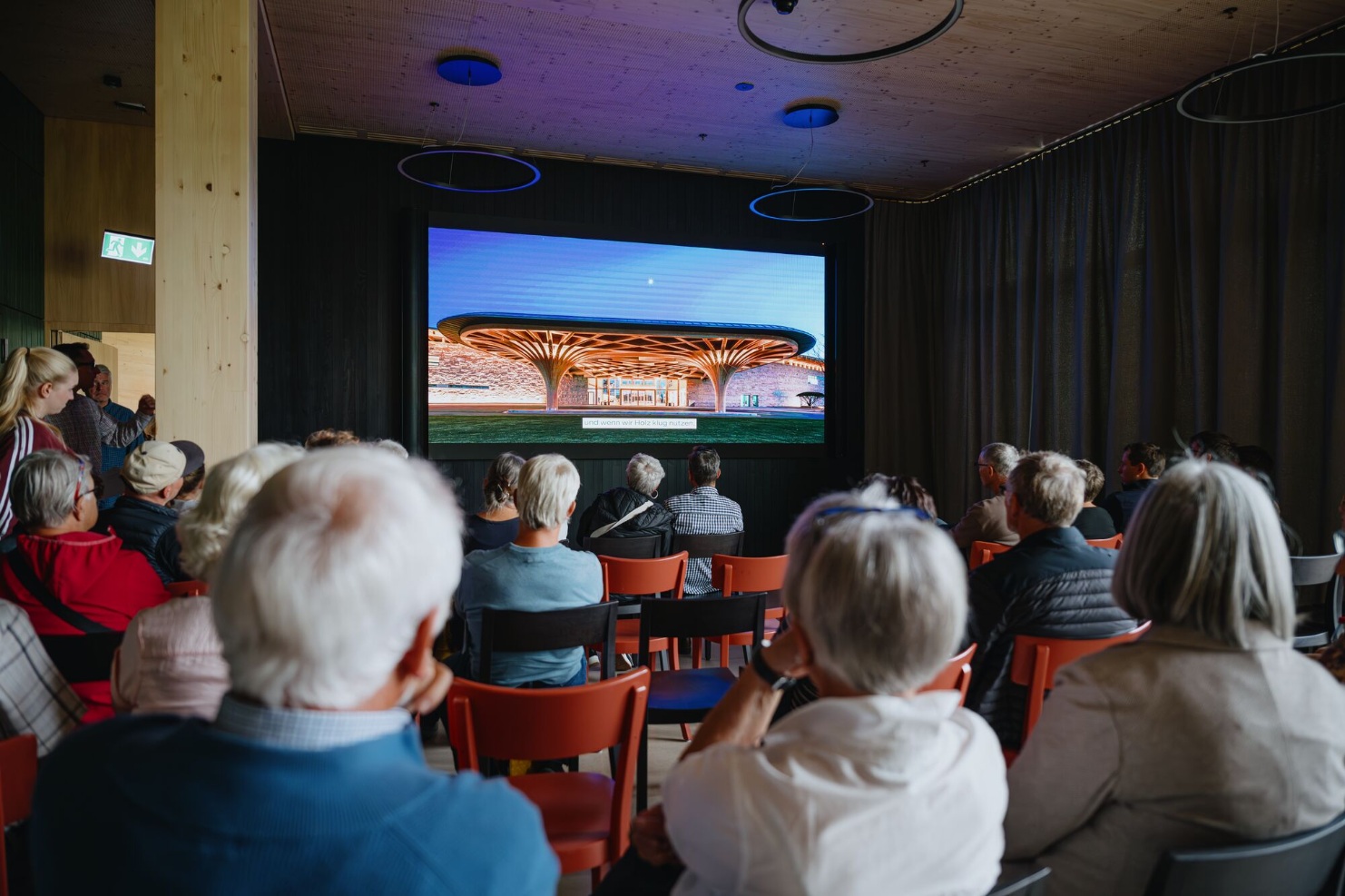 tag-des-schweizer-holzes-offener-tag-praesentation-2025-blumer-lehmann