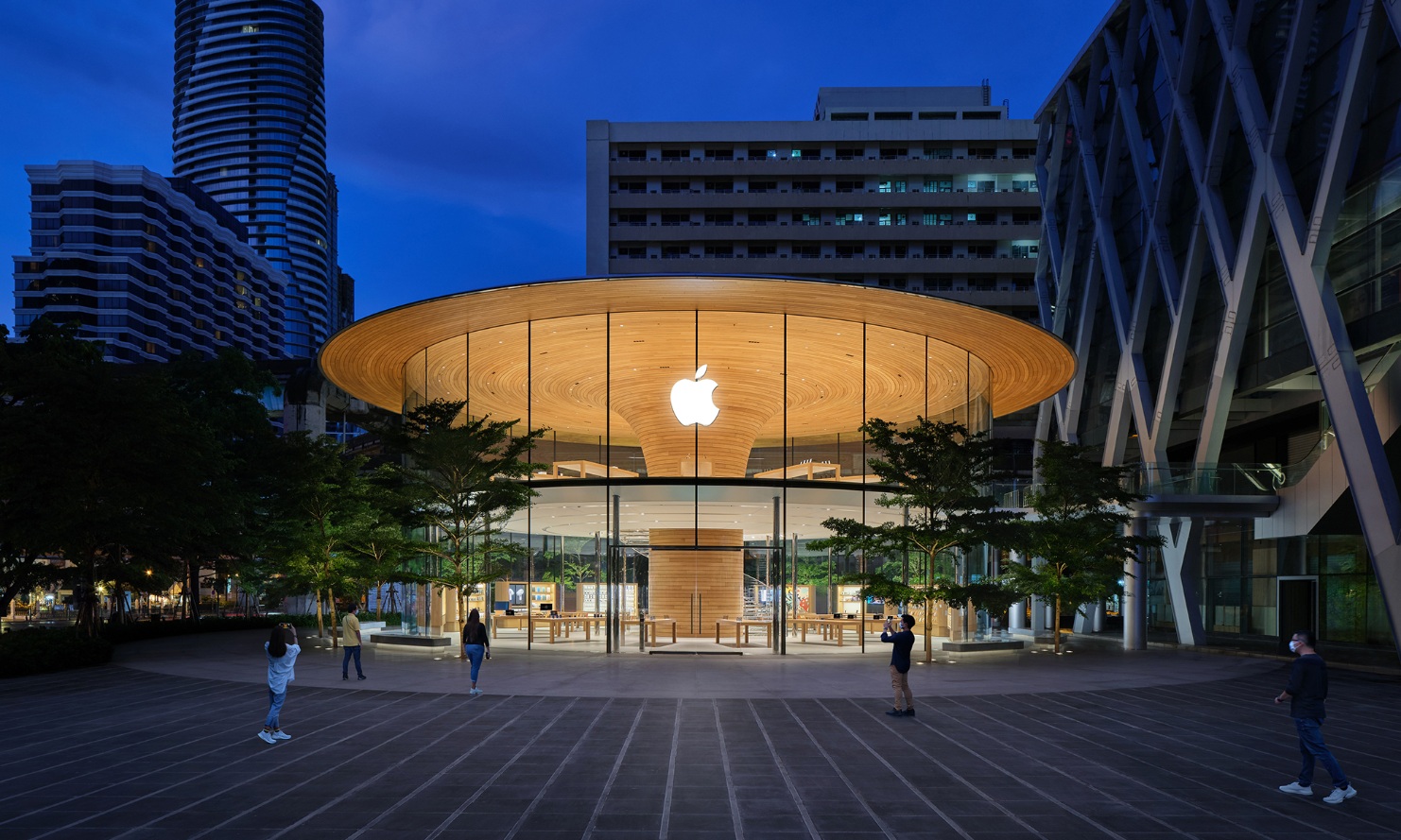 Apple Store Bangkok bei Nacht