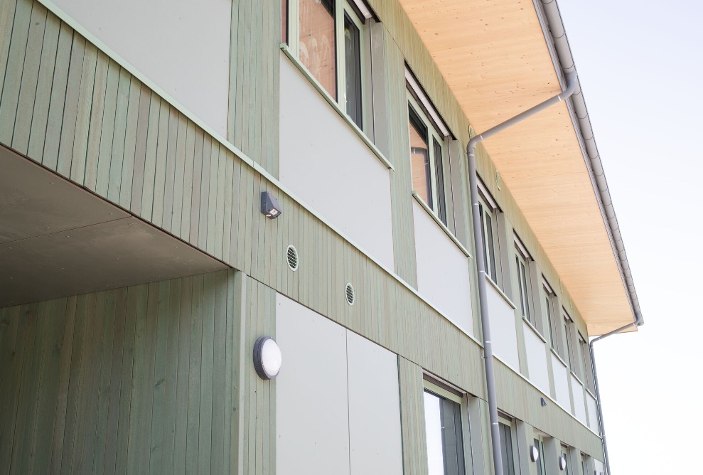 Pestalozzischule – Fassadendetail in Holz und Glas