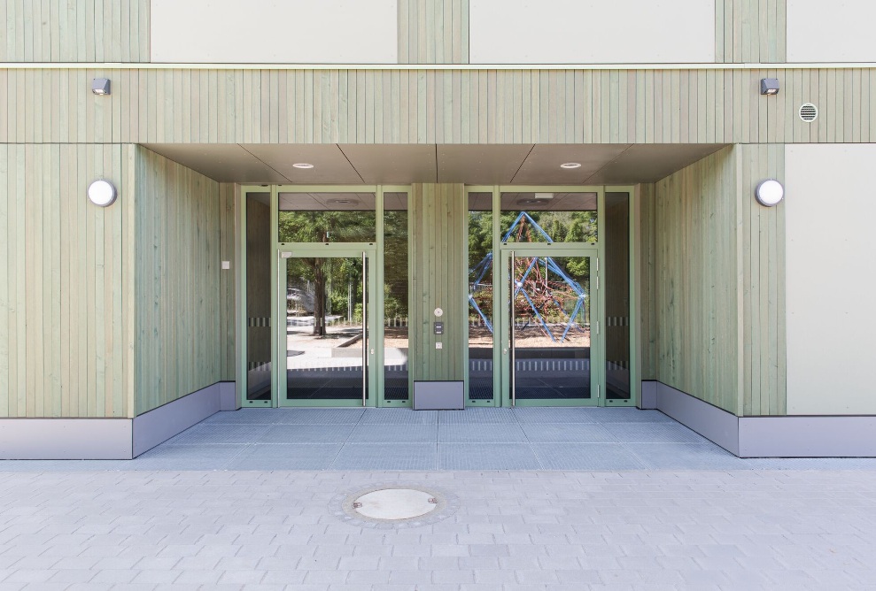 Pestalozzischule – Haupteingang mit klarer Formensprache